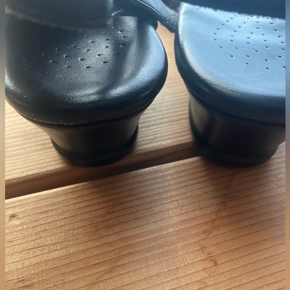 SAS Women's Elegant Black Sandals - Picture 5 of 11